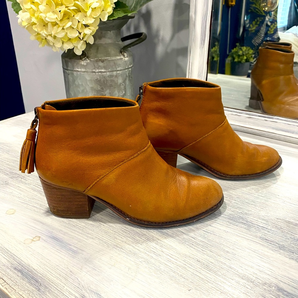 TOMS  Leila Warm Tan Leather Ankle Boots Size 5